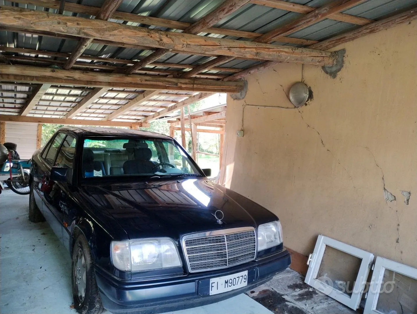 Mercedes-Benz 200E