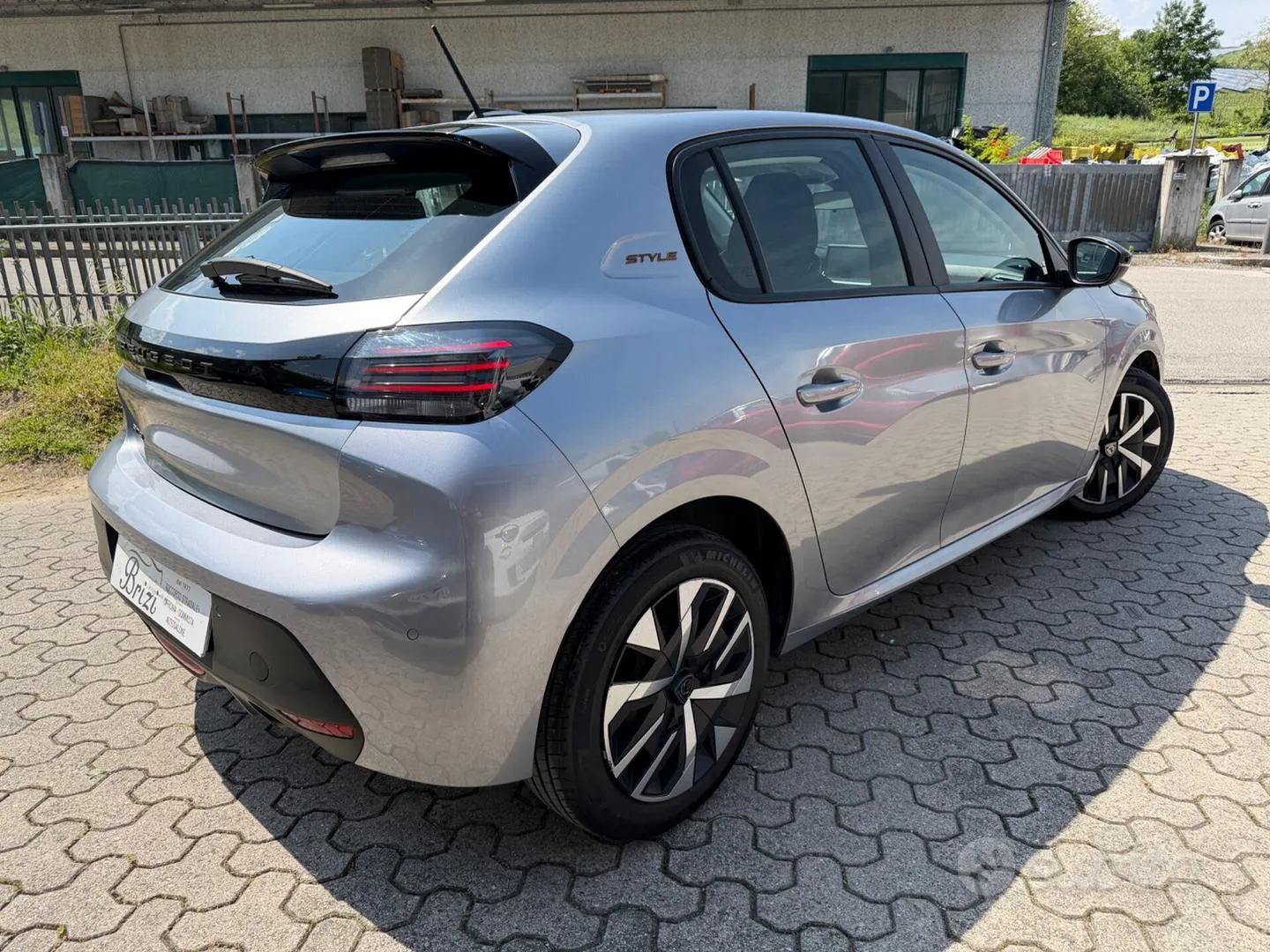 Peugeot 208 2025 photo 4