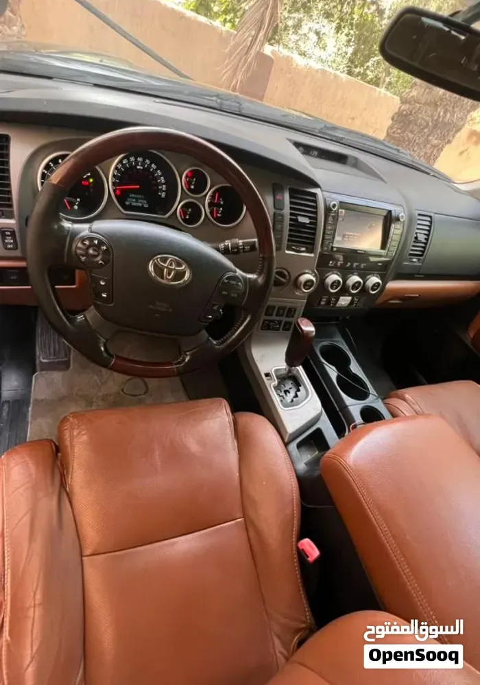 Toyota Sequoia 2012 photo 2