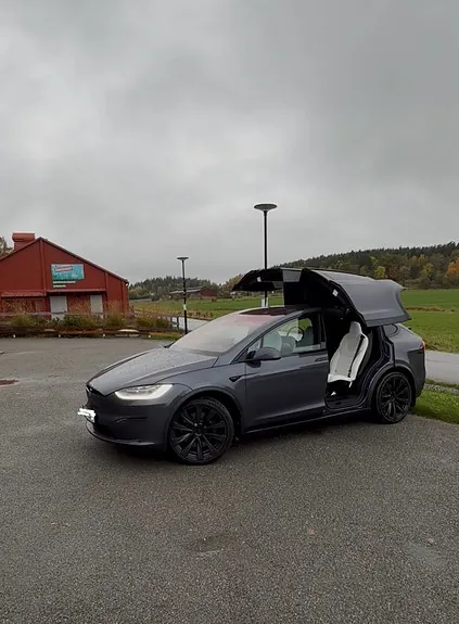 Tesla Model X 2023 photo 2