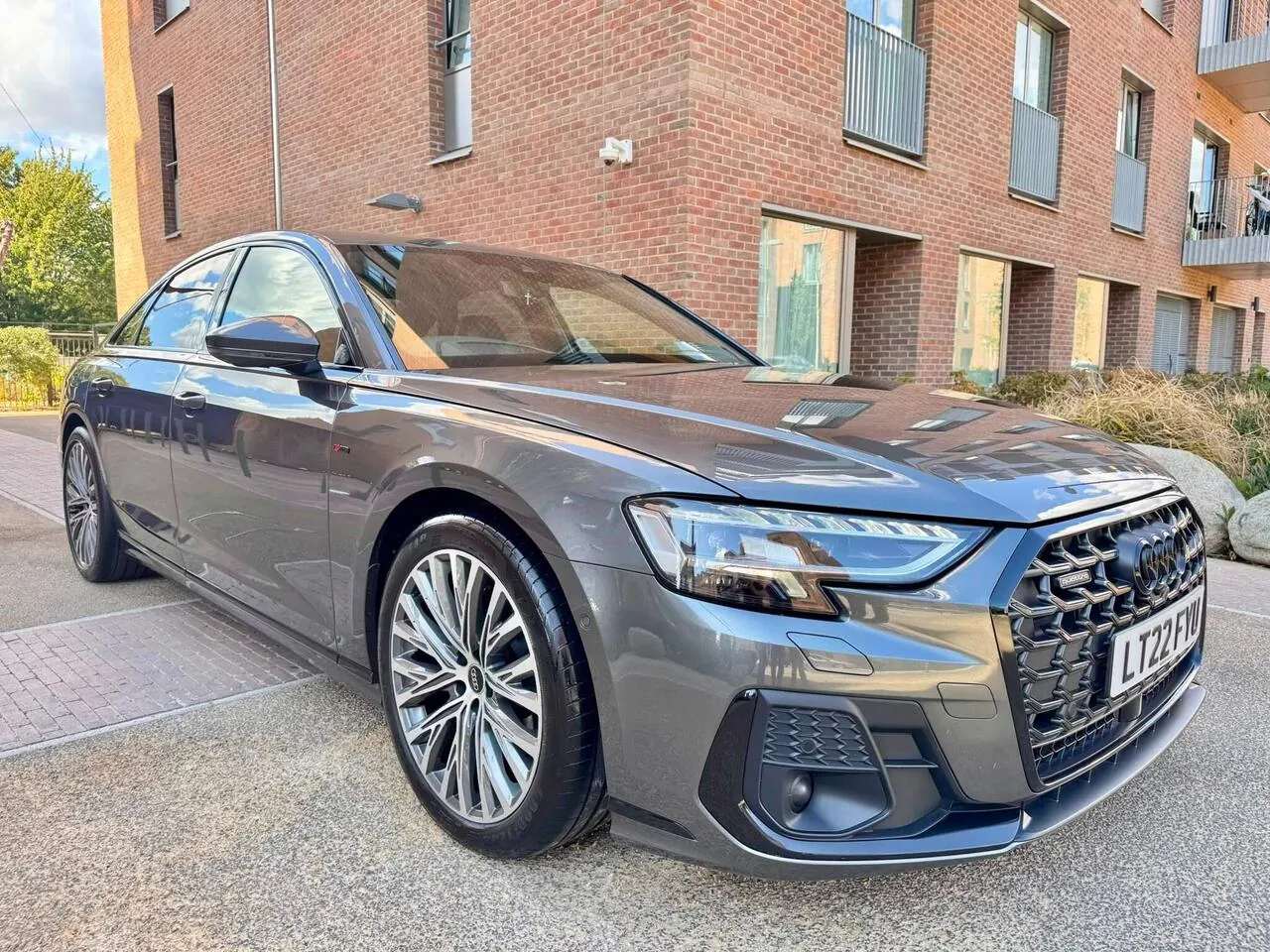 Audi A8 2022 photo 2