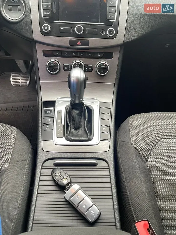 Volkswagen Passat 2012 photo 3