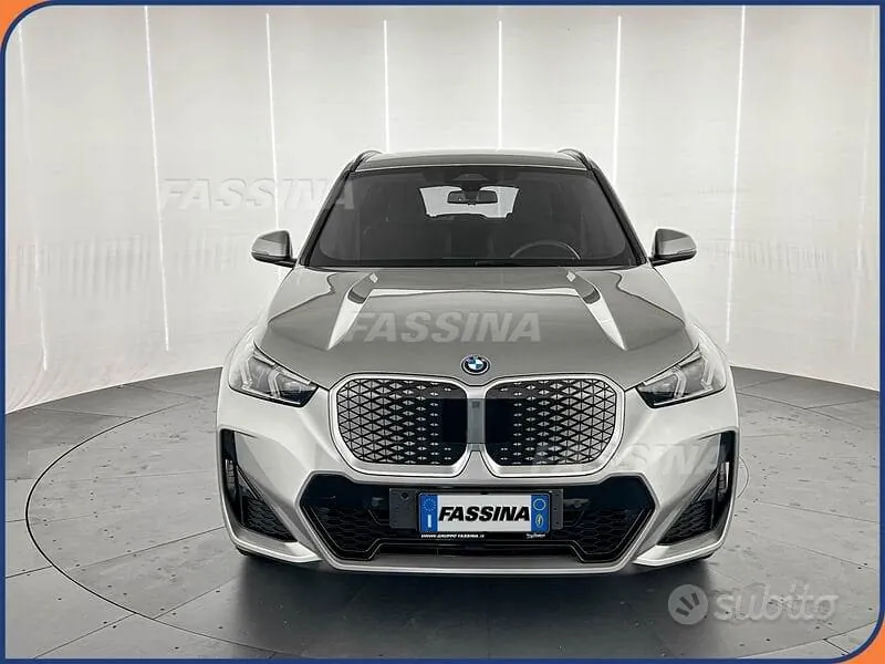 BMW Ix1 2025 photo 2