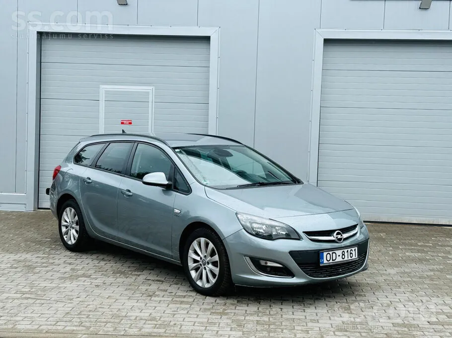 Opel Astra 2013 photo 3