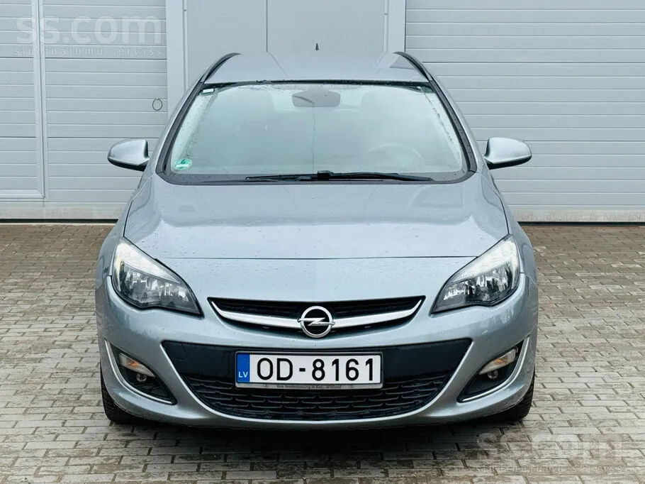 Opel Astra 2013 photo 2