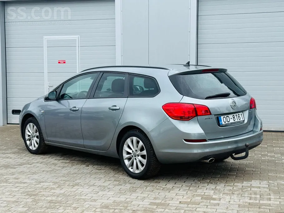 Opel Astra 2013 photo 4