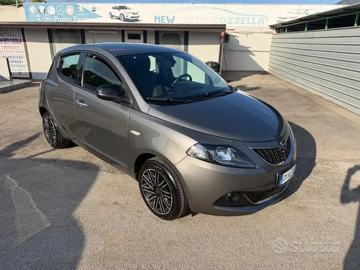 Lancia Ypsilon 2022 photo 2