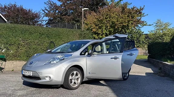 Nissan Leaf 2012 photo 2
