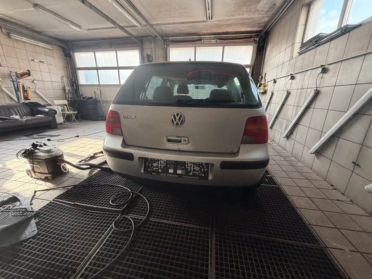 Volkswagen Golf 2003 photo 2