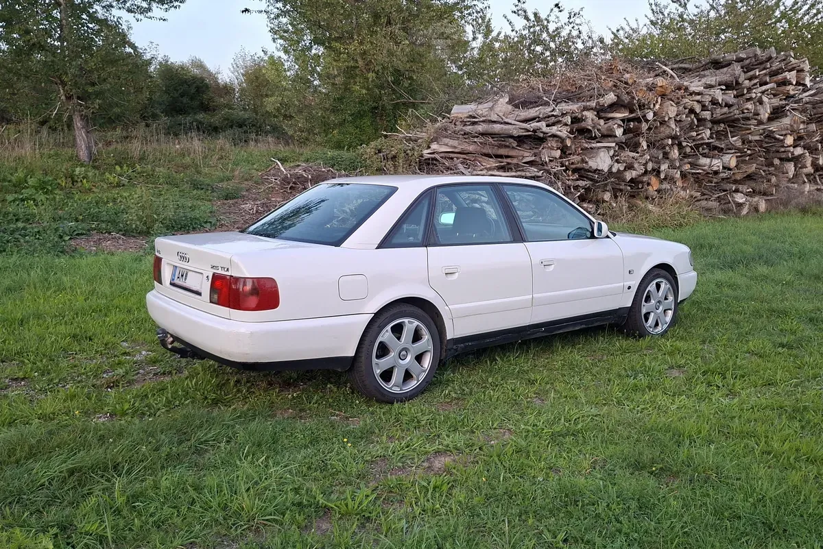 Audi A6 1994 photo 2