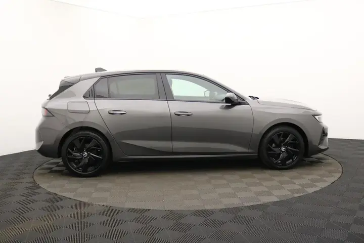 Vauxhall Astra 2023 photo 2