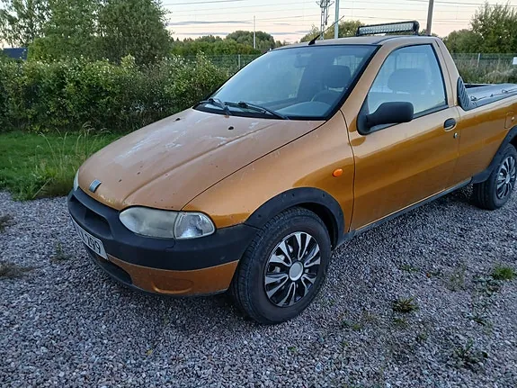 Fiat Strada 2002 photo 2