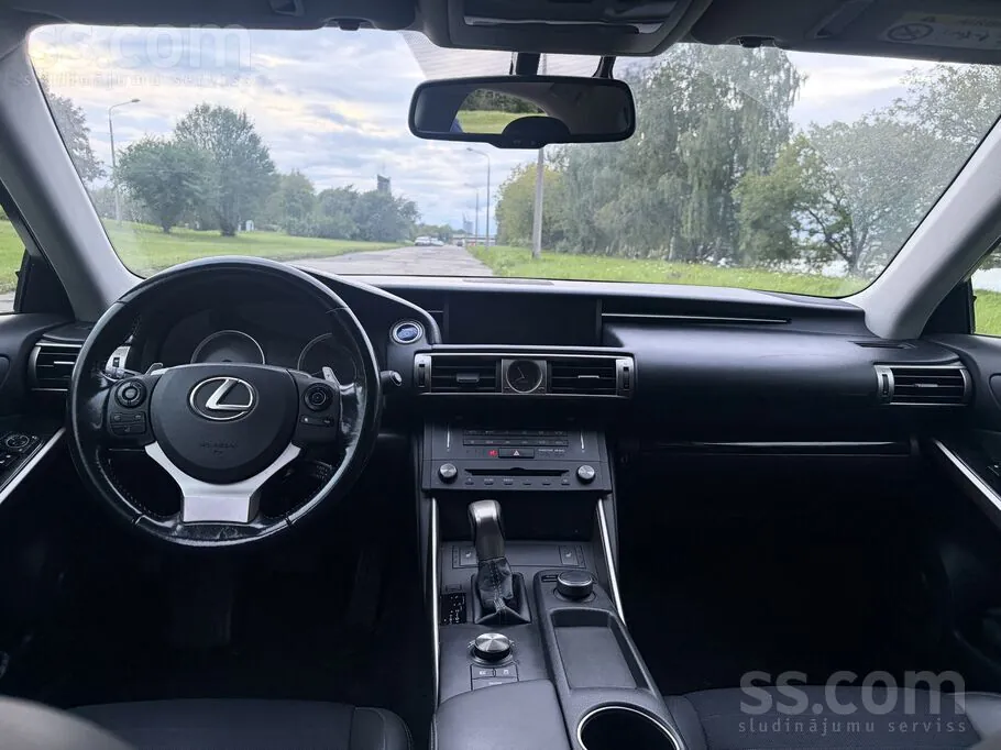 Lexus Is 2015 photo 5