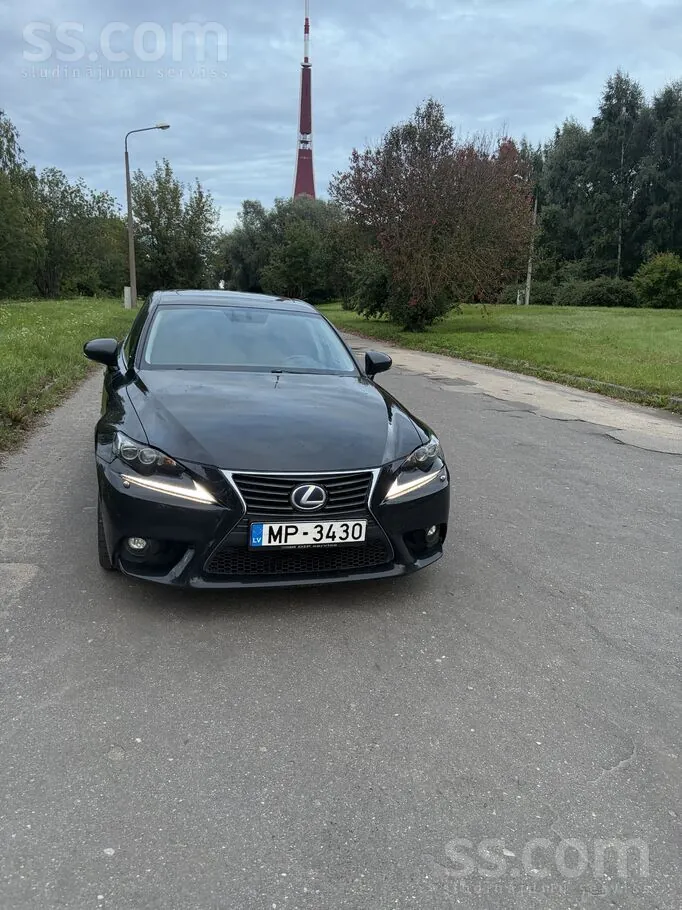 Lexus Is 2015 photo 2