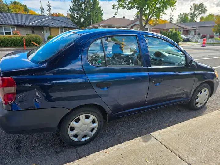 Toyota Echo 2002 photo 2