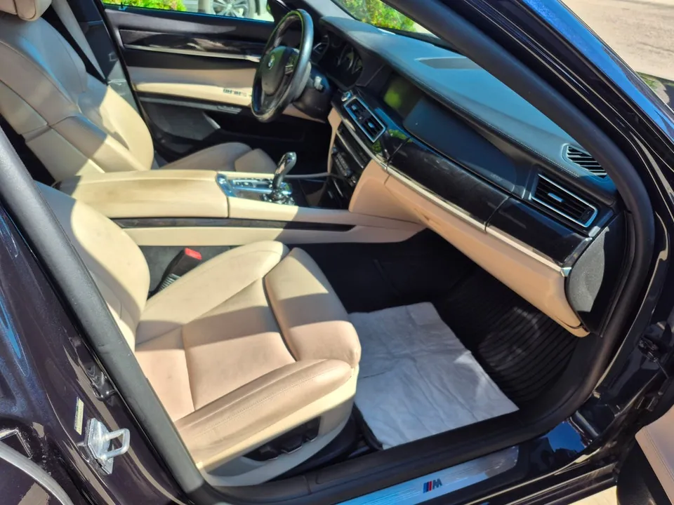 BMW 7 Series 2012 photo 3