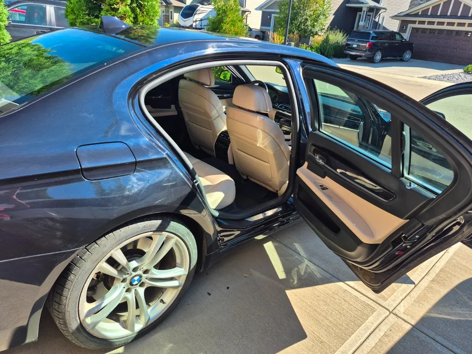BMW 7 Series 2012 photo 4