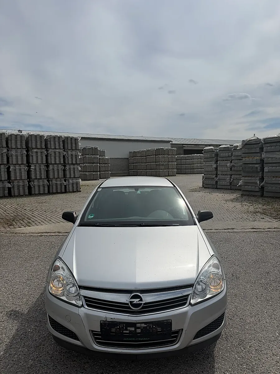 Opel Astra 2009 photo 2