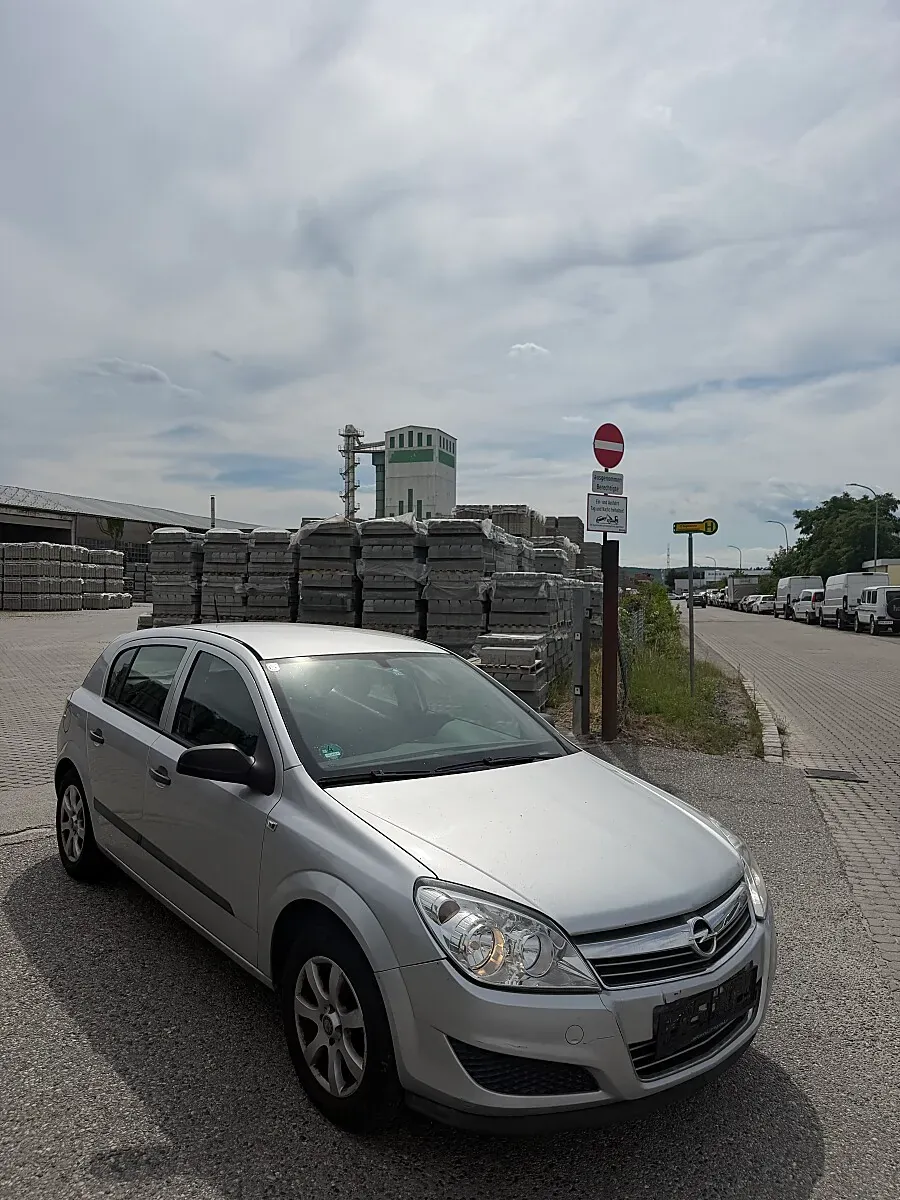 Opel Astra 2009 photo 3