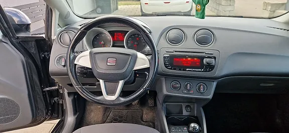 Seat Ibiza 2011 photo 4