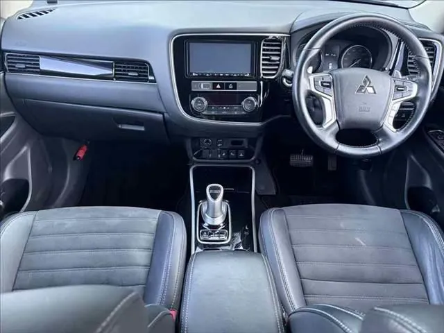 Mitsubishi Outlander Phev 2018 photo 3
