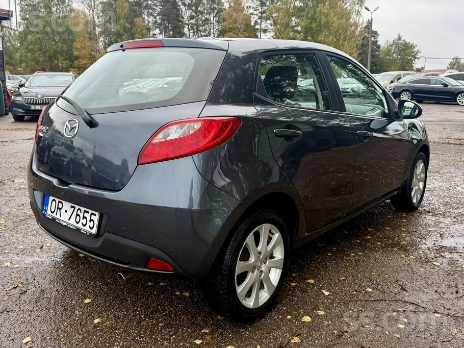 Mazda Mazda2 2009 photo 4
