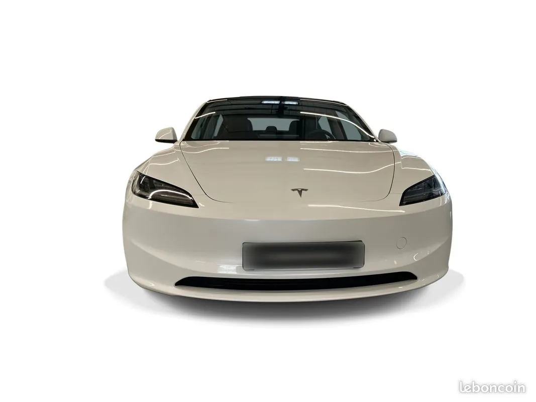 Tesla Model 3 2024 photo 2