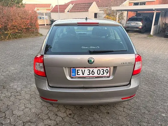 Skoda Octavia 2012 photo 4