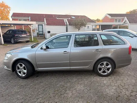 Skoda Octavia 2012 photo 3