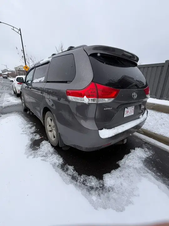 Toyota Sienna 2013 photo 3