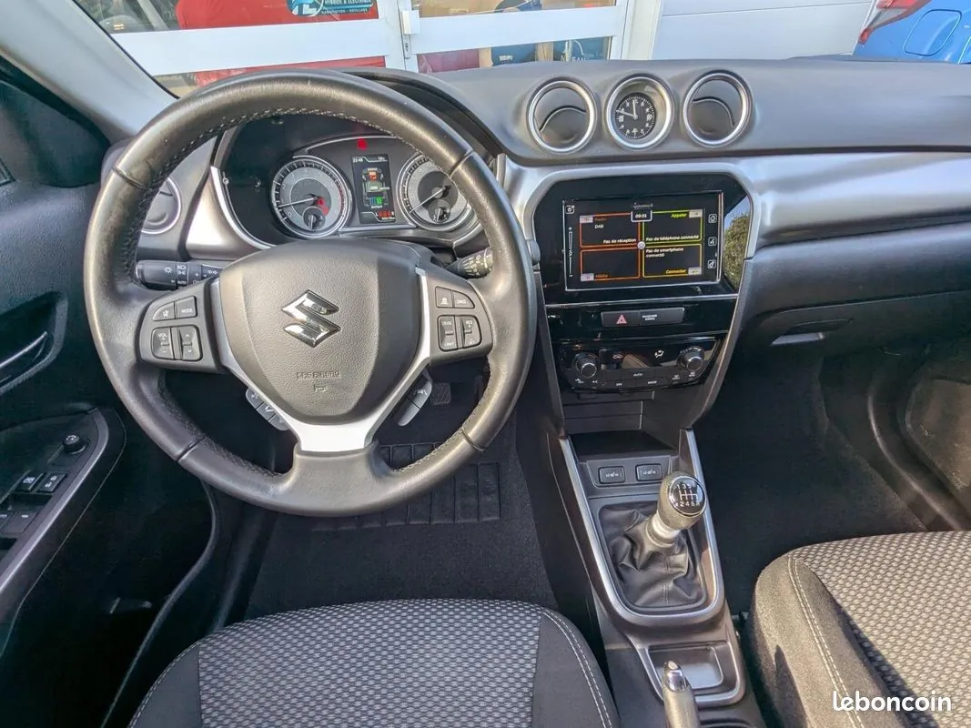 Suzuki Vitara 2023 photo 2
