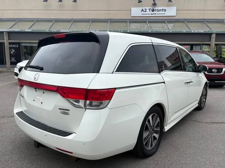Honda Odyssey 2015 photo 4