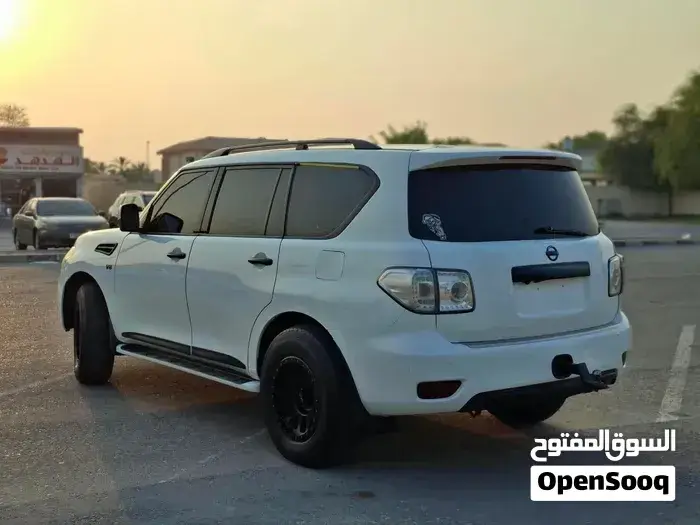 Nissan Patrol 2012 photo 2