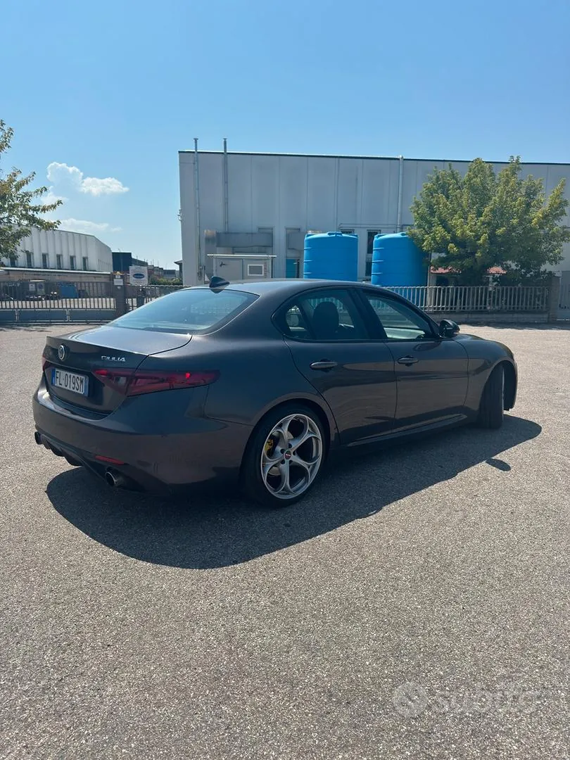 Alfa Romeo Giulia 2017 photo 2
