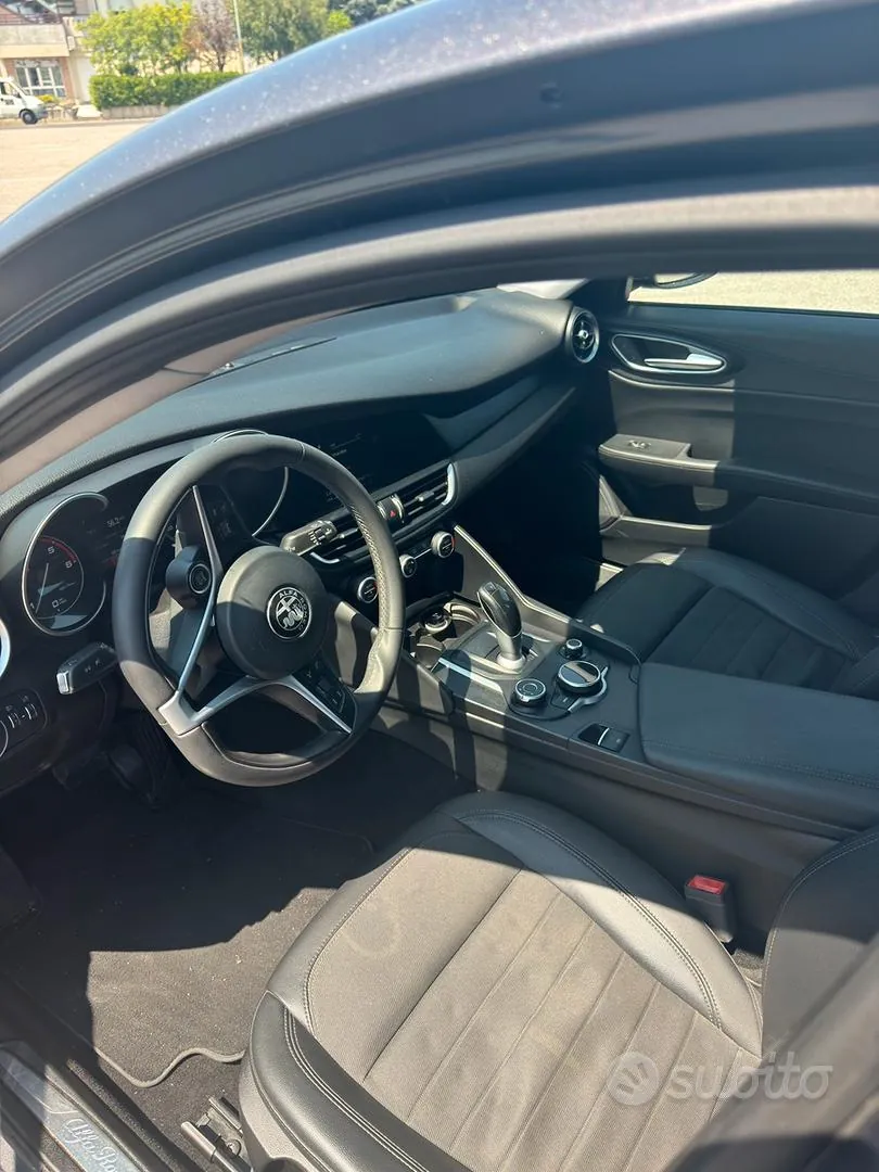 Alfa Romeo Giulia 2017 photo 4