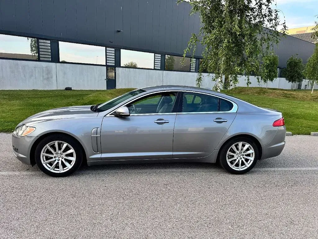 Jaguar Xf 2010 photo 2