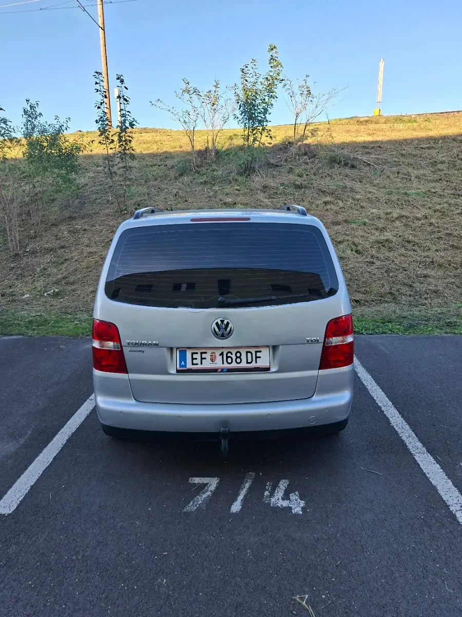 Volkswagen Touran 2006 photo 2