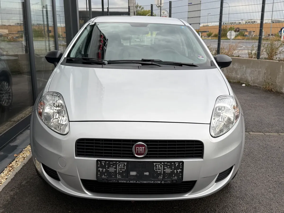 Fiat Grande Punto 2010 photo 2