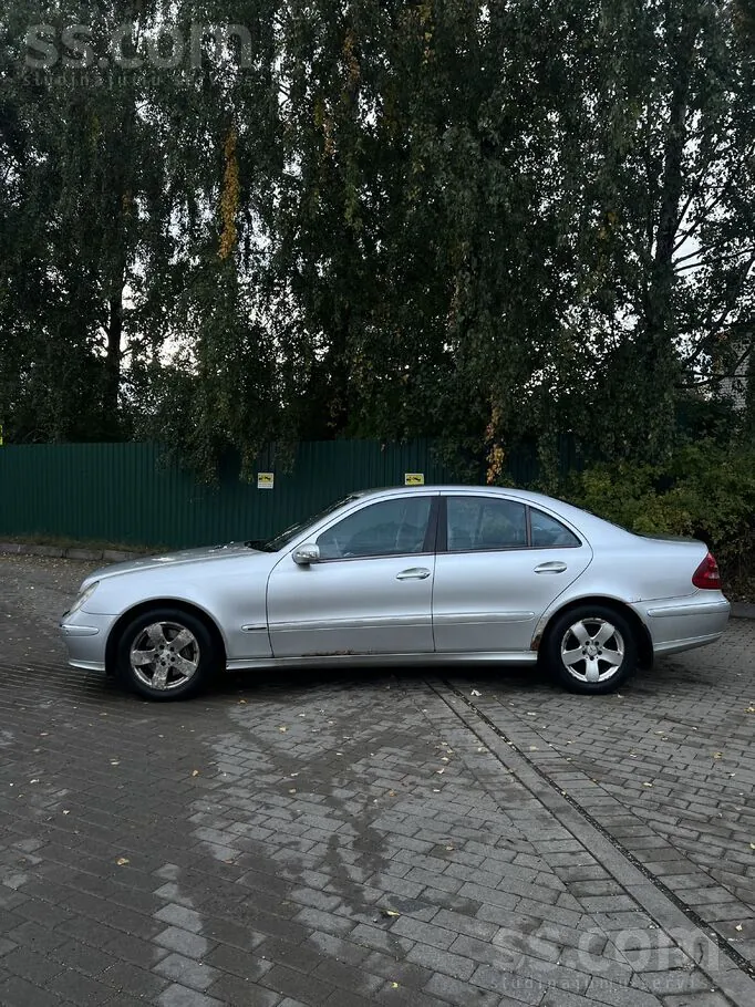 Mercedes-Benz E320 2002 photo 4