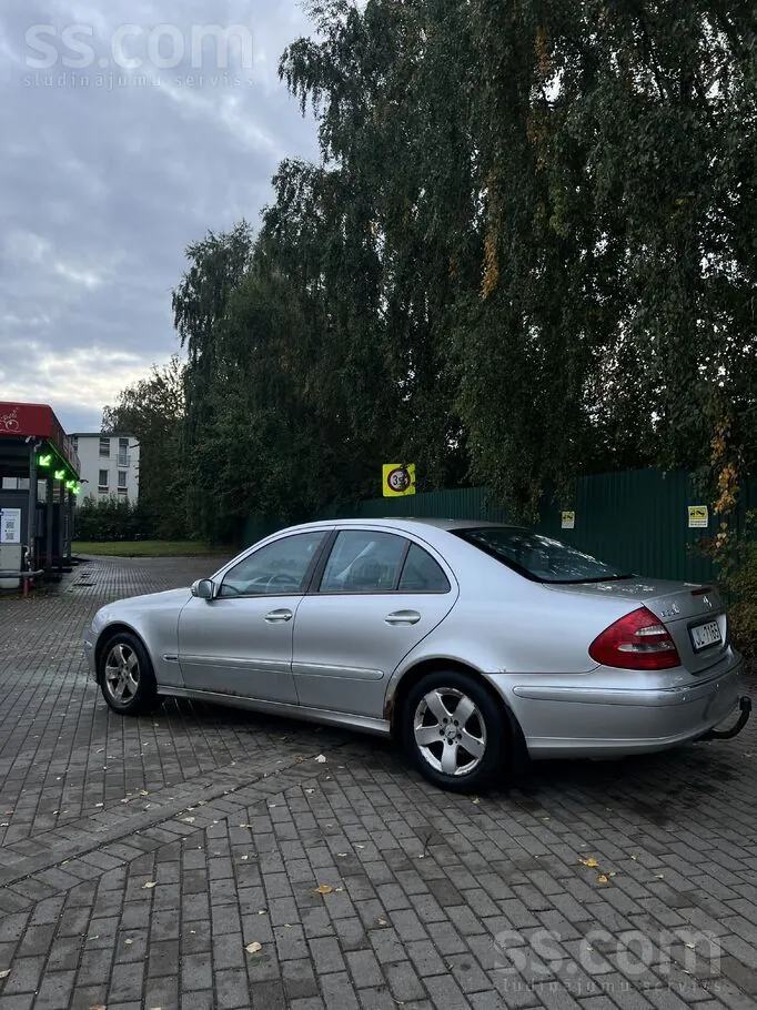 Mercedes-Benz E320 2002 photo 5