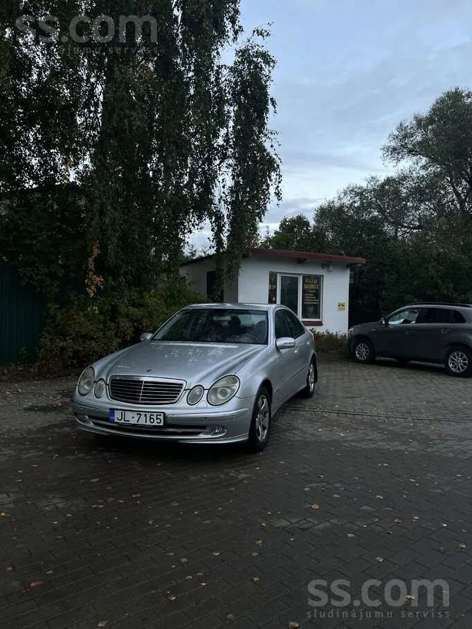 Mercedes-Benz E320