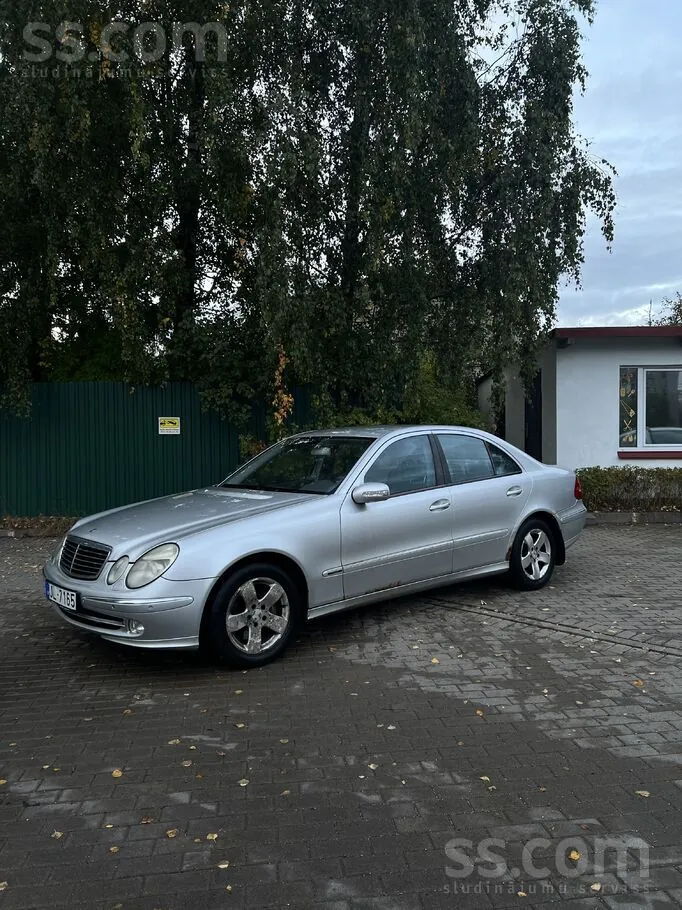 Mercedes-Benz E320 2002 photo 3