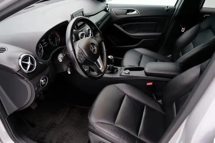 Mercedes-Benz B-Class 2012 photo 2