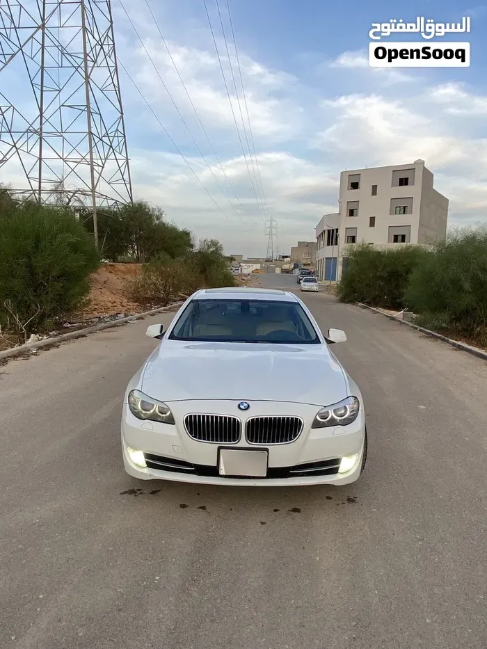 BMW 5 Series 2011 photo 2