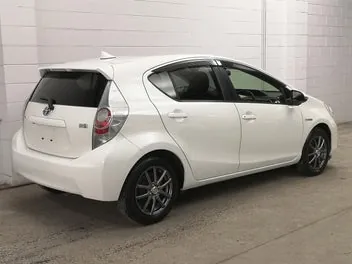 Toyota Aqua 2013 photo 3