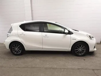 Toyota Aqua 2013 photo 4