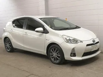 Toyota Aqua 2013 photo 2