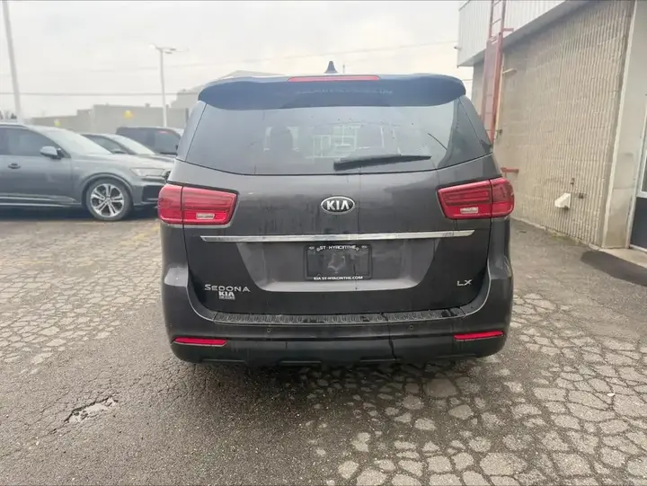 Kia Sedona 2020 photo 3