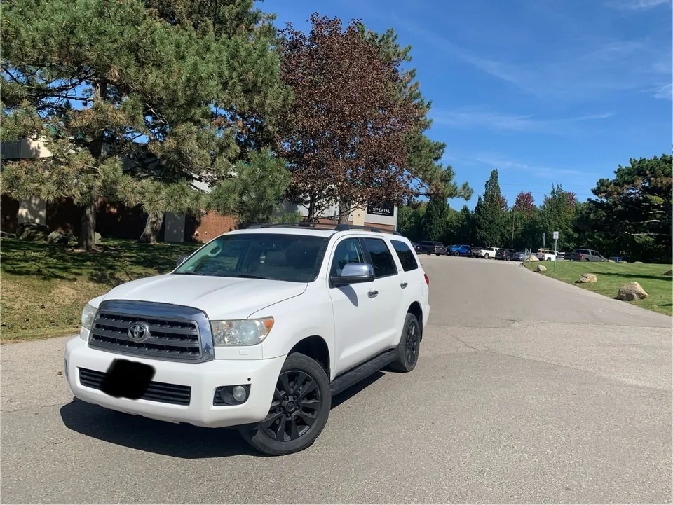Toyota Sequoia 2012 photo 5