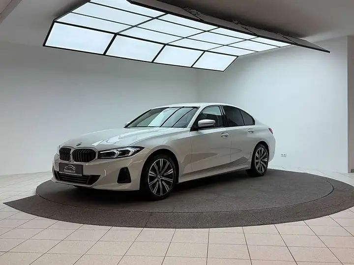BMW 3 Series 2024 photo 3